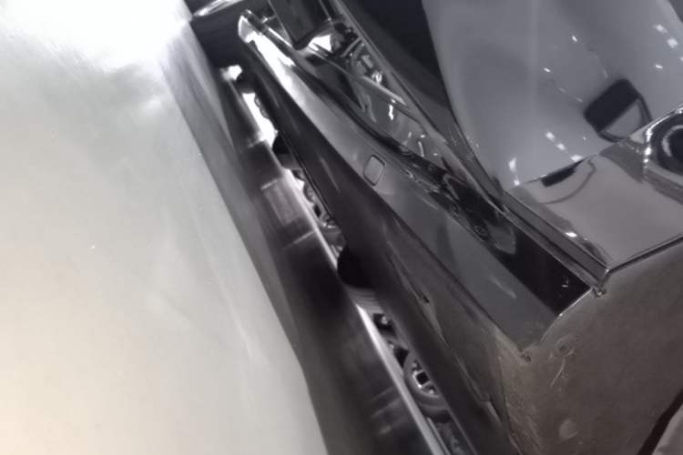 Used Denza Z9GT 2024 630 All-Wheel Drive Max Edition Right Side Sill