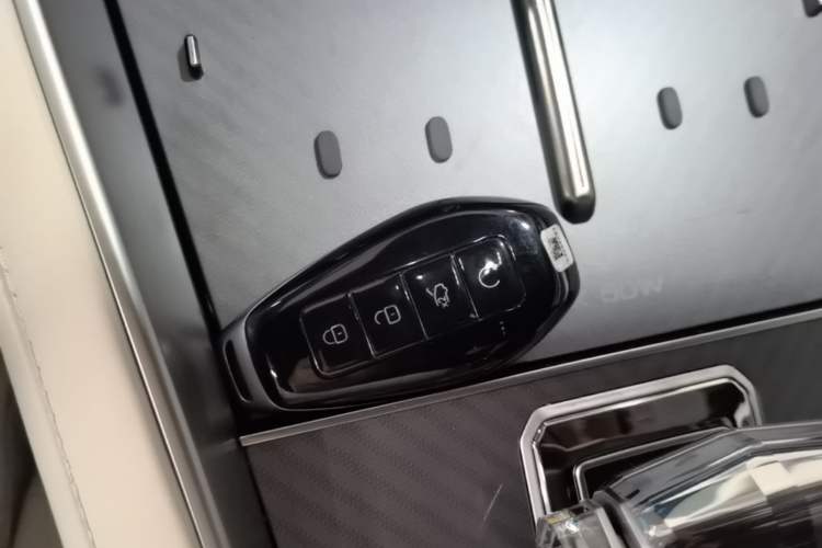 Used Denza Z9GT 2024 630 All-Wheel Drive Max Edition Vehicle Key