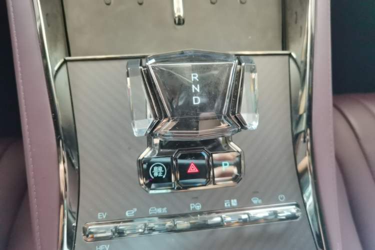 Used Denza Z9GT 2024 1100 4x4 Pro Version Gear Lever