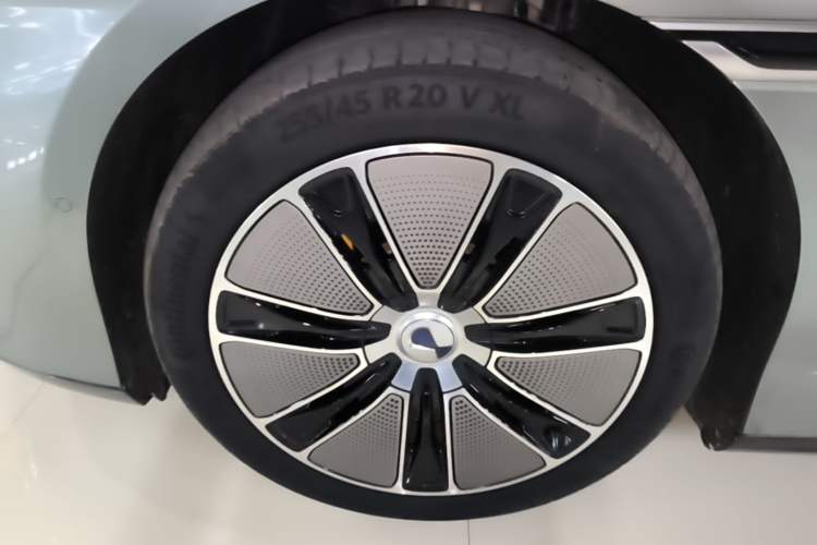 Used Denza Z9GT 2024 1100 Four-Wheel Drive Max Edition Left Front Wheel Hub