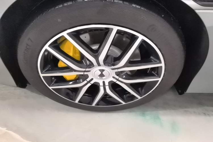 Used Denza Z9GT 2024 1100 4x4 Ultra First Edition Left Front Wheel Hub