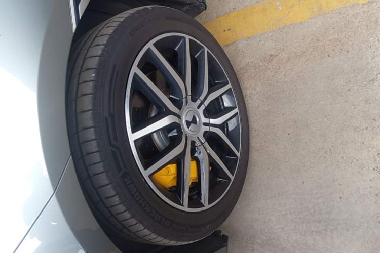 Used Denza Z9GT 2024 1100 4x4 Pro Version Left Front Wheel Hub
