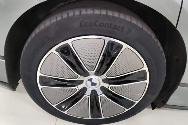 Used Denza Z9GT 2024 1100 Four-Wheel Drive Max Edition Right Rear Wheel Hub