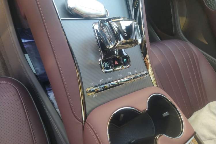 Used Denza Z9GT 2024 1100 Four-Wheel Drive Max Edition Gear Lever