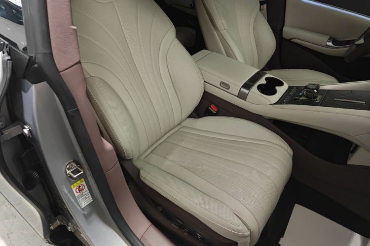 Used Denza Z9GT 2024 1100 4x4 Max First Edition Right Front Seat