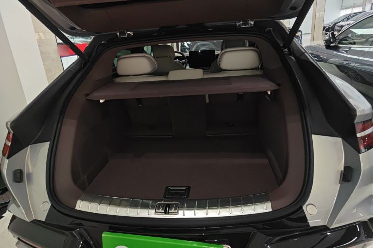 Used Denza Z9GT 2024 1100 4x4 Max First Edition Trunk