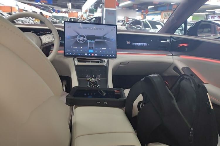 Used Denza Z9GT 2024 1100 Four-Wheel Drive Ultra Version Center Console