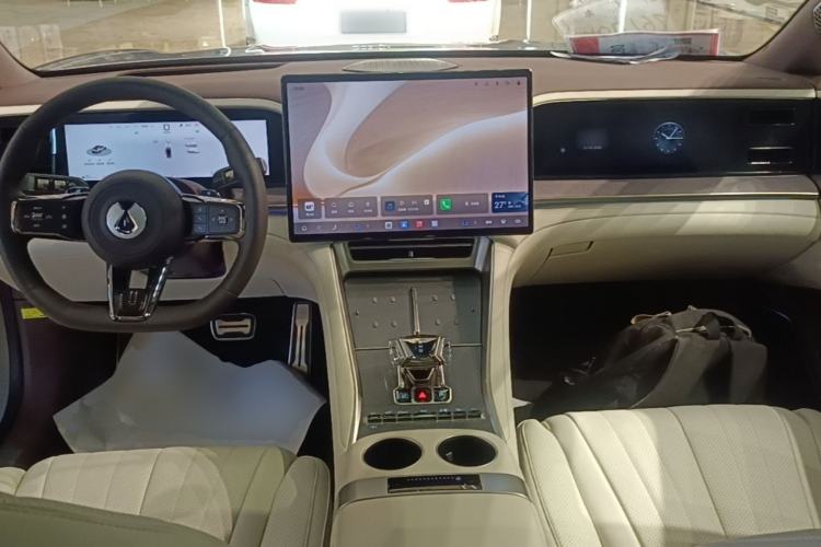 Used Denza Z9GT 2024 1100 Four-Wheel Drive Ultra Version Center Console