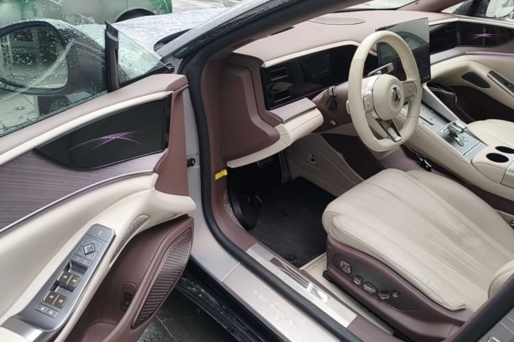 Used Denza Z9GT 2024 1100 Four-Wheel Drive Ultra Version Driver Seat