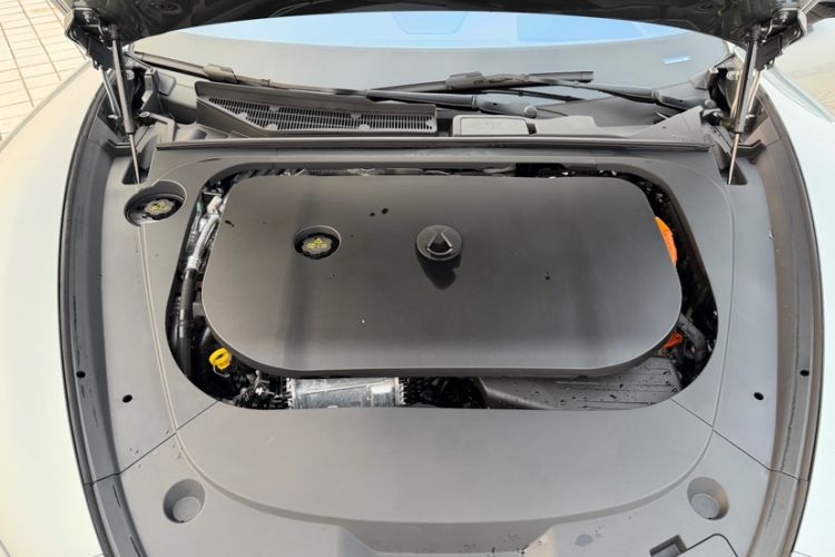 Used Denza Z9GT 2024 1100 Four-Wheel Drive Max Edition Engine Bay