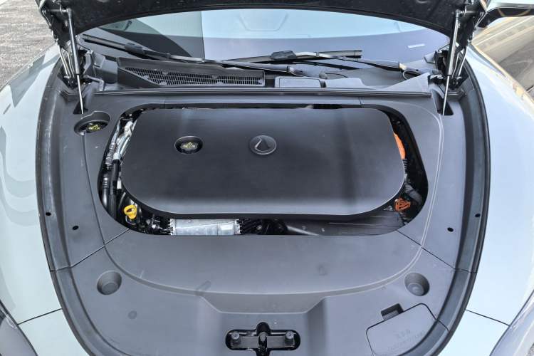 Used Denza Z9GT 2024 1100 4x4 Pro Version Engine Bay