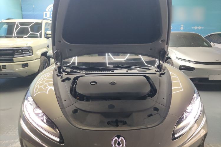 Used Denza Z9GT 2024 1100 Four-Wheel Drive Ultra Version Engine Bay