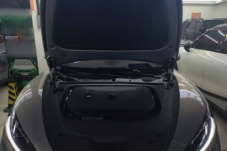 Used Denza Z9GT 2024 1100 Four-Wheel Drive Ultra Version Engine Bay
