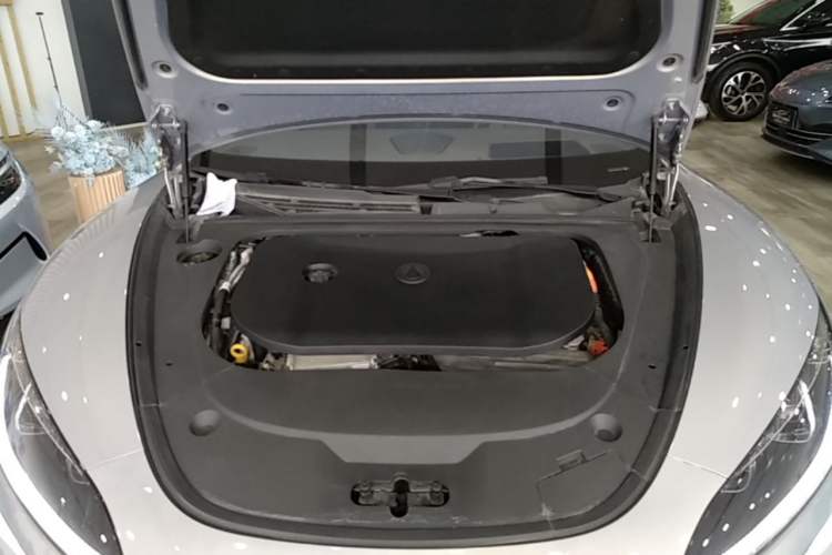 Used Denza Z9GT 2024 1100 Four-Wheel Drive Ultra Version Engine Bay