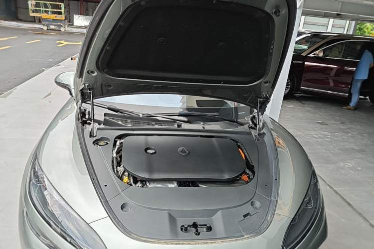 Used Denza Z9GT 2024 1100 Four-Wheel Drive Max Edition Engine Bay