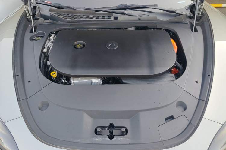Used Denza Z9GT 2024 1100 Four-Wheel Drive Max Edition Engine Bay