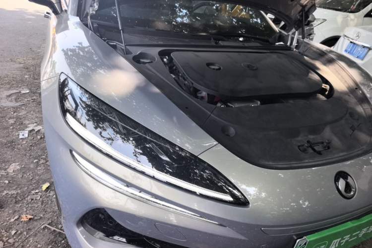 Used Denza Z9GT 2024 1100 Four-Wheel Drive Ultra Version Engine Bay Right