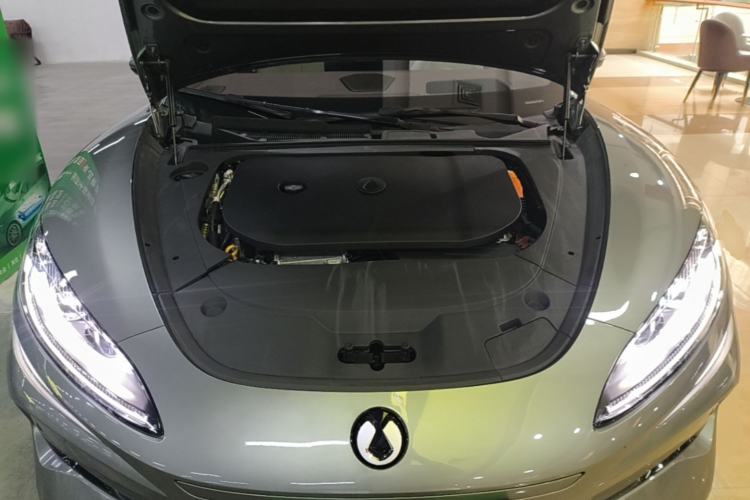 Used Denza Z9GT 2024 1100 Four-Wheel Drive Ultra Version Engine Bay