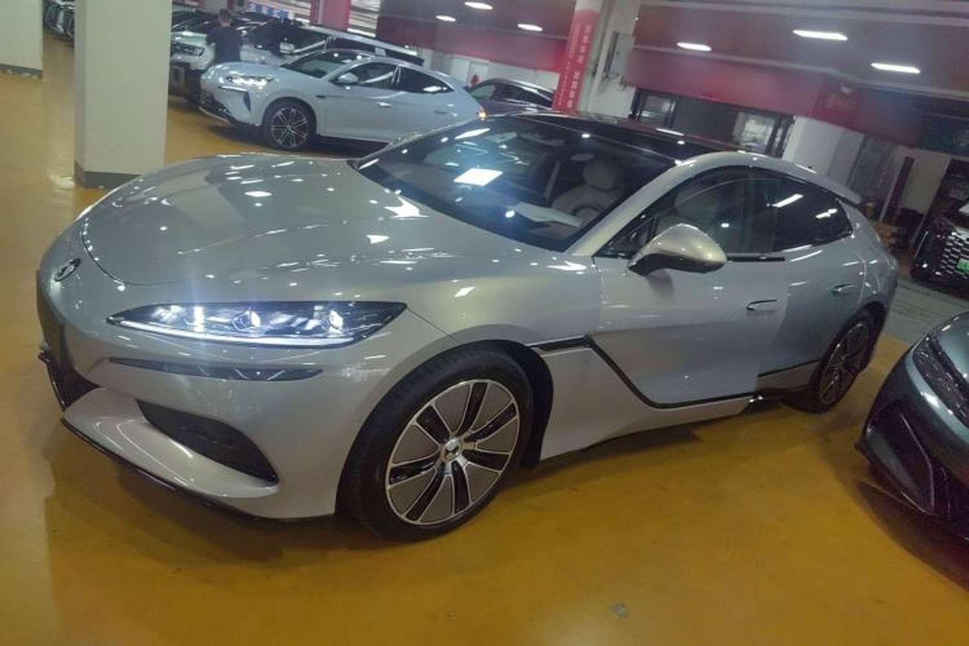 Used Denza Z9GT 2024 630 All-Wheel Drive Max Edition Exterior 3