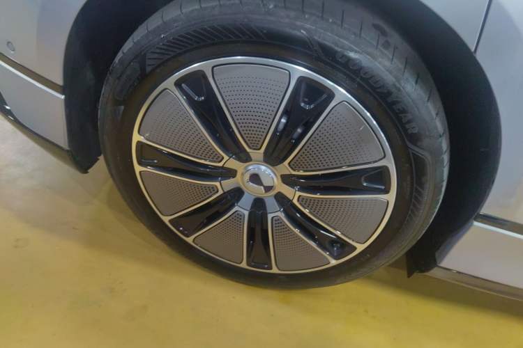 Used Denza Z9GT 2024 630 All-Wheel Drive Max Edition Exterior 8