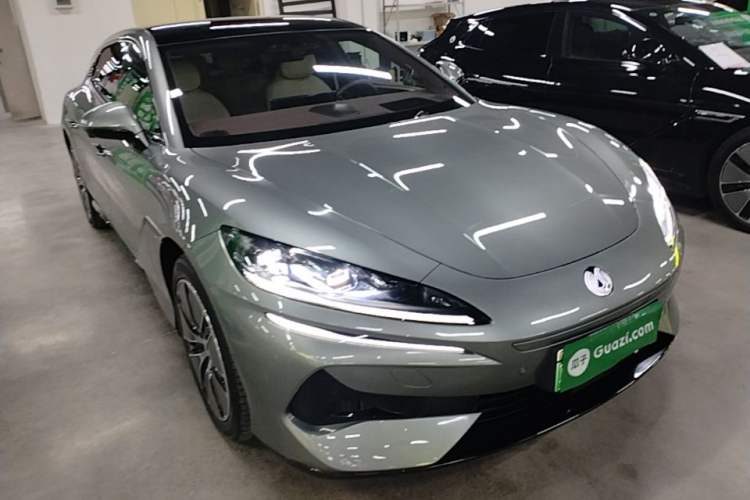 Used Denza Z9GT 2024 1100 Four-Wheel Drive Max Edition Front Right 45 Deg