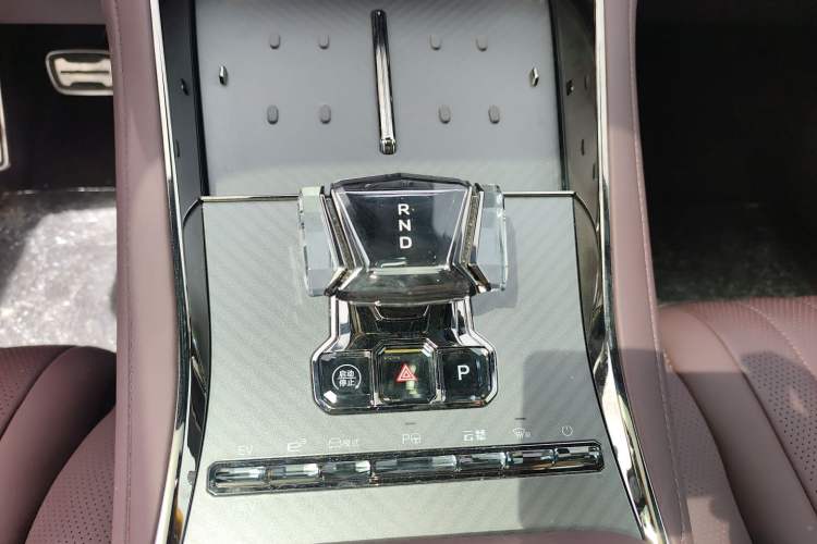 Used Denza Z9GT 2024 1100 Four-Wheel Drive Max Edition Gear Lever