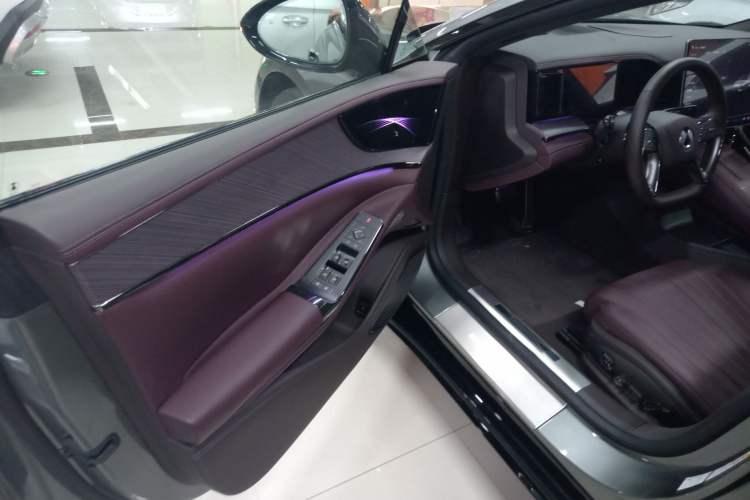 Used Denza Z9GT 2024 1100 4x4 Pro Version Interior 3