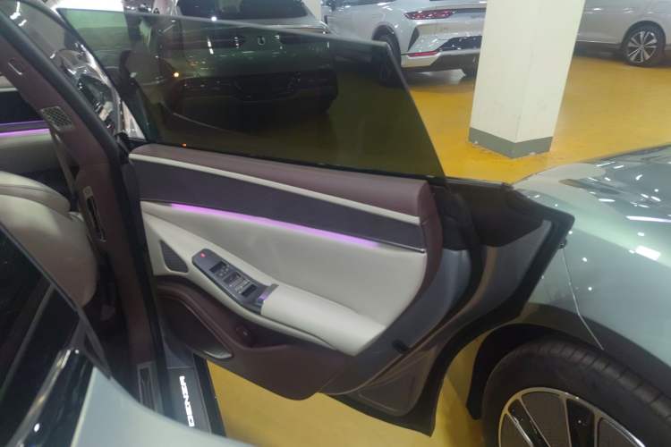 Used Denza Z9GT 2024 630 All-Wheel Drive Max Edition Interior 6