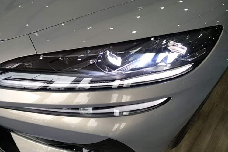 Used Denza Z9GT 2024 1100 Four-Wheel Drive Ultra Version Left Front Headlight