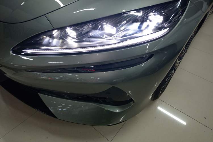 Used Denza Z9GT 2024 1100 4x4 Pro Version Left Front Headlight