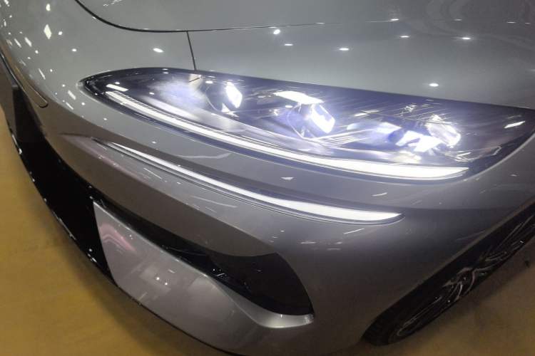 Used Denza Z9GT 2024 1100 Four-Wheel Drive Ultra Version Left Front Headlight