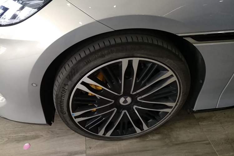 Used Denza Z9GT 2024 1100 Four-Wheel Drive Ultra Version Left Front Wheel Hub
