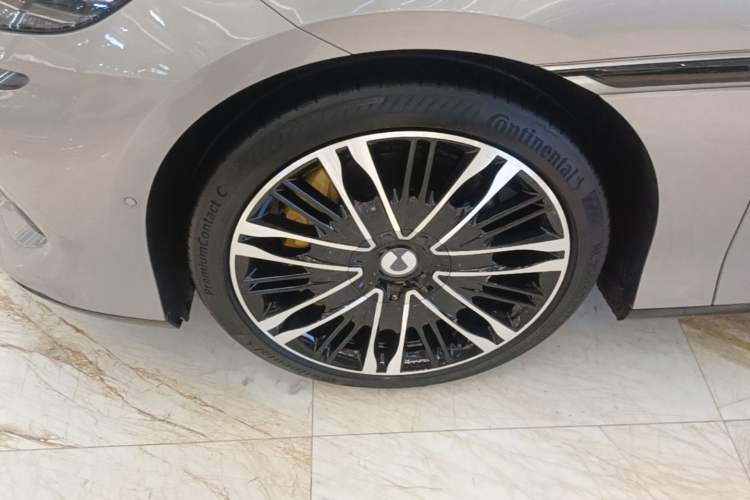 Used Denza Z9GT 2024 1100 Four-Wheel Drive Ultra Version Left Front Wheel Hub