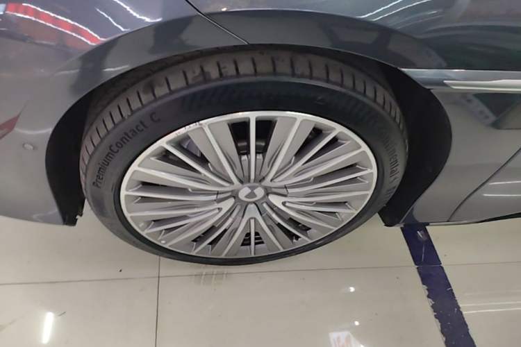 Used Denza Z9GT 2024 1100 Four-Wheel Drive Ultra Version Left Front Wheel Hub