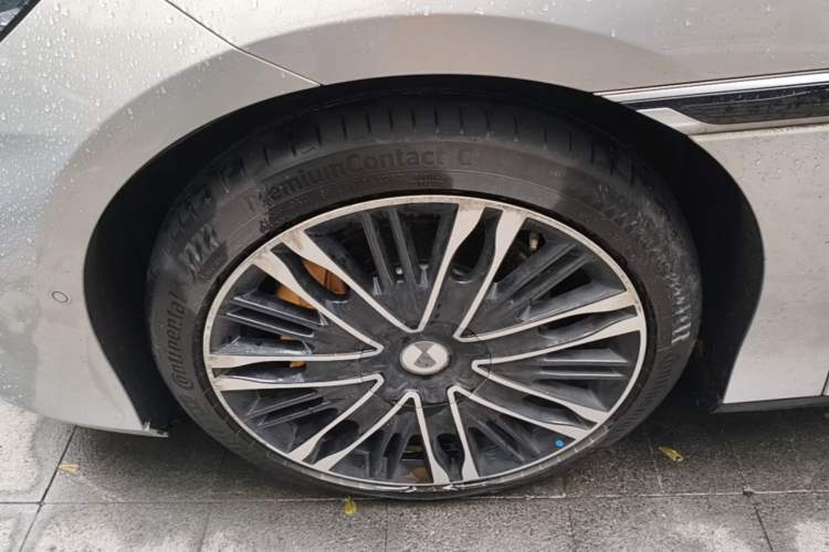 Used Denza Z9GT 2024 1100 Four-Wheel Drive Ultra Version Left Front Wheel Hub