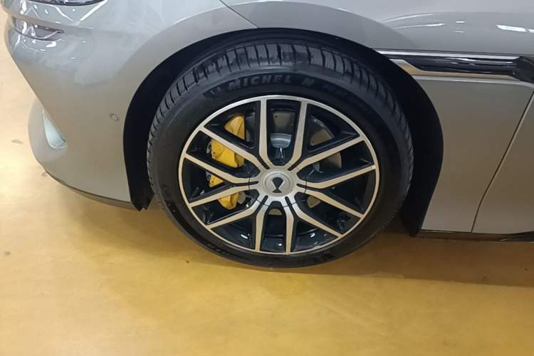Used Denza Z9GT 2024 1100 Four-Wheel Drive Max Edition Left Front Wheel Hub
