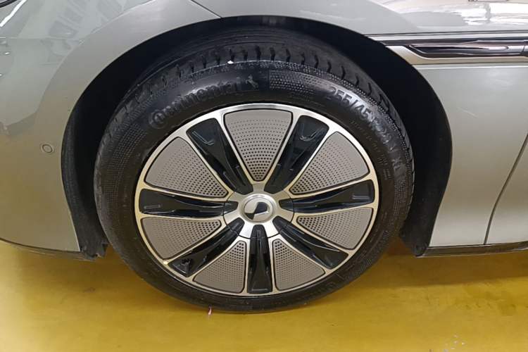 Used Denza Z9GT 2024 1100 4x4 Max First Edition Left Front Wheel Hub