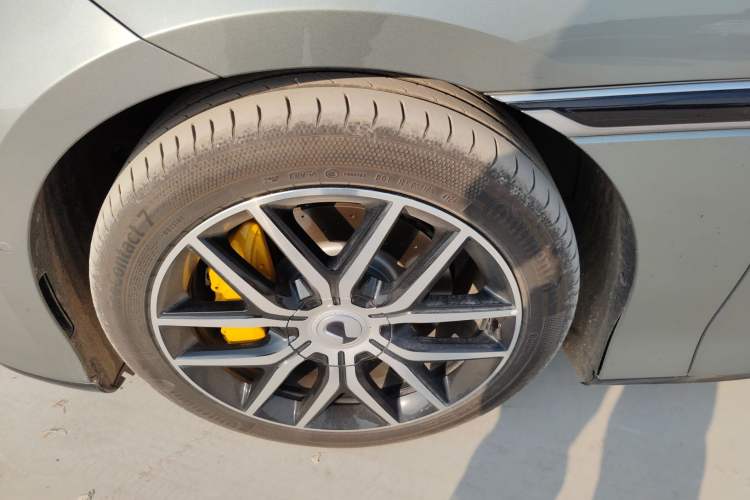 Used Denza Z9GT 2024 630 All-Wheel Drive Pro Version Left Front Wheel Hub