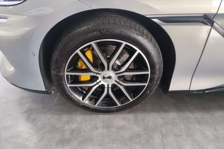 Used Denza Z9GT 2024 1100 4x4 Pro Version Left Front Wheel Hub