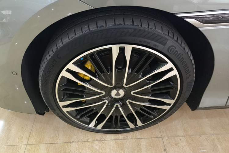 Used Denza Z9GT 2024 1100 Four-Wheel Drive Ultra Version Left Front Wheel Hub
