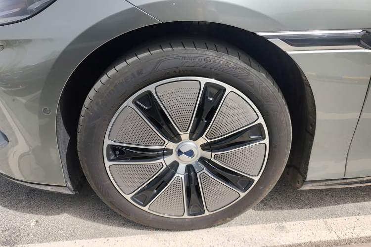 Used Denza Z9GT 2024 1100 Four-Wheel Drive Max Edition Left Front Wheel Hub