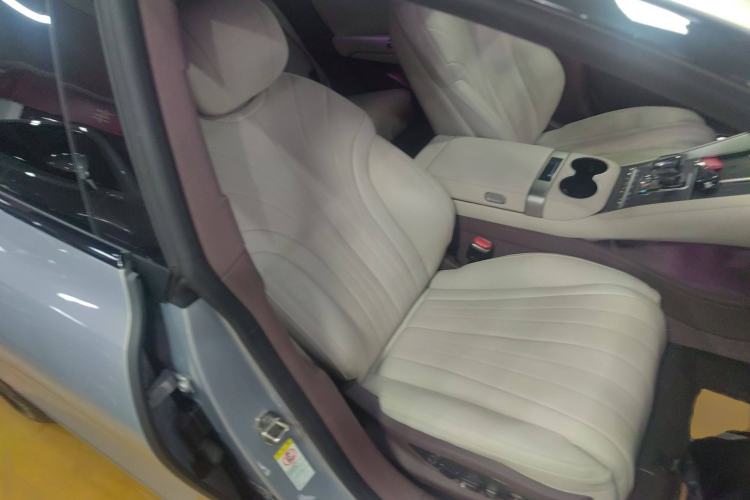 Used Denza Z9GT 2024 630 All-Wheel Drive Max Edition Right Front Seat