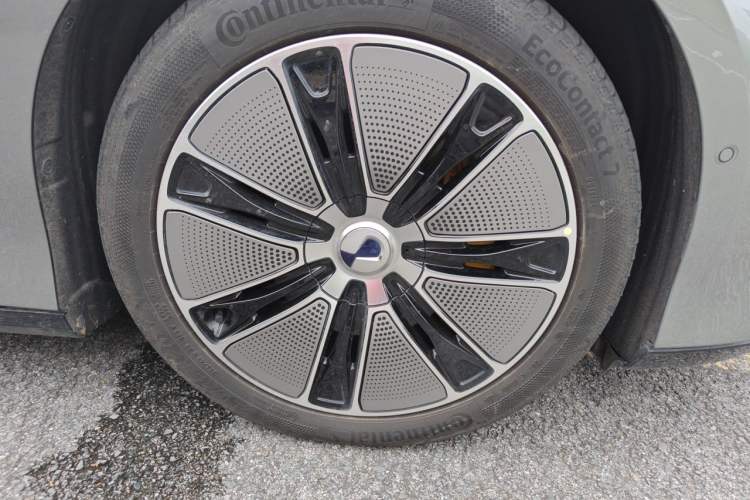 Used Denza Z9GT 2024 1100 Four-Wheel Drive Max Edition Right Front Wheel Hub
