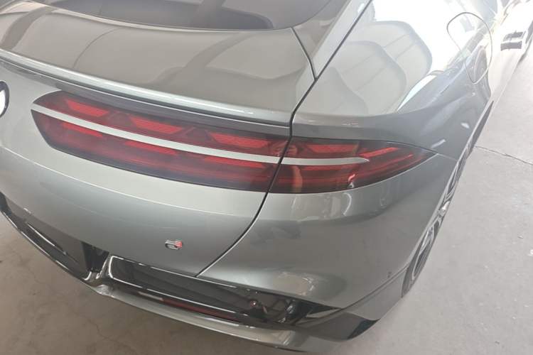 Used Denza Z9GT 2024 1100 4x4 Pro Version Right Rear Taillight
