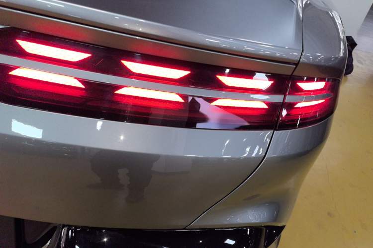 Used Denza Z9GT 2024 1100 Four-Wheel Drive Ultra Version Right Rear Taillight