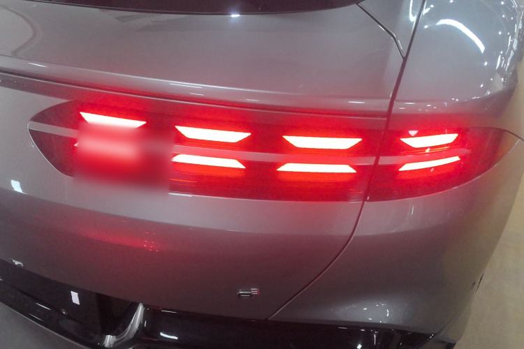 Used Denza Z9GT 2024 1100 Four-Wheel Drive Ultra Version Right Rear Taillight