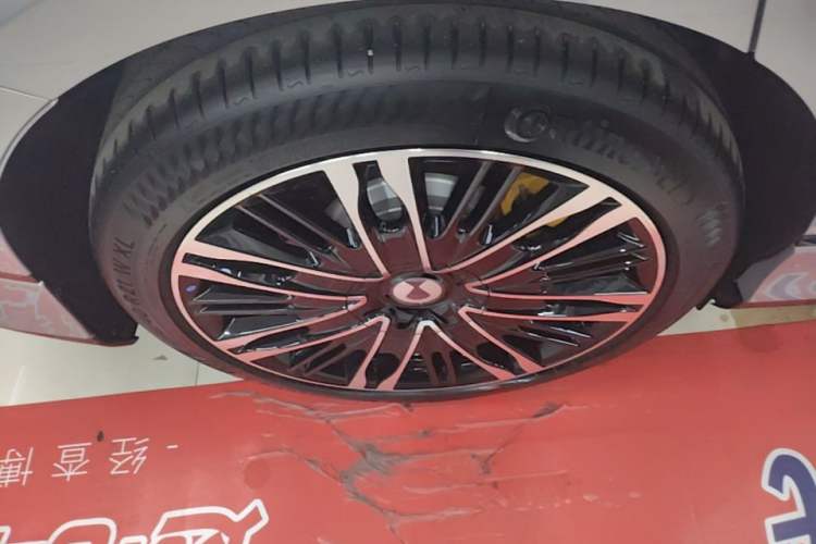 Used Denza Z9GT 2024 1100 Four-Wheel Drive Ultra Version Right Rear Wheel Hub
