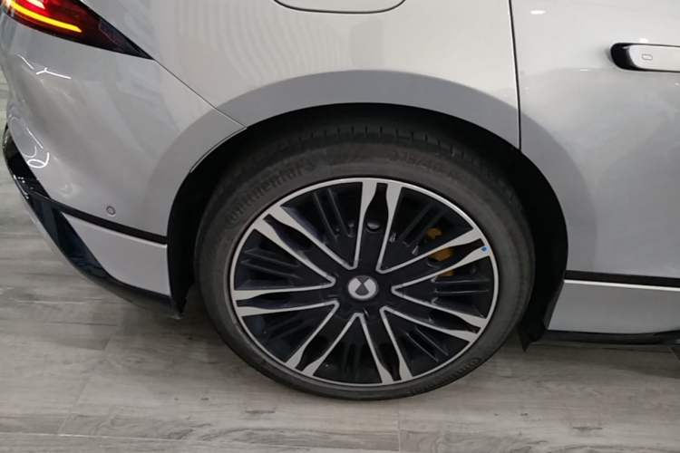 Used Denza Z9GT 2024 1100 Four-Wheel Drive Ultra Version Right Rear Wheel Hub