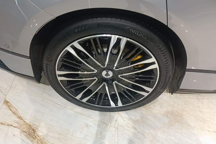 Used Denza Z9GT 2024 1100 Four-Wheel Drive Ultra Version Right Rear Wheel Hub