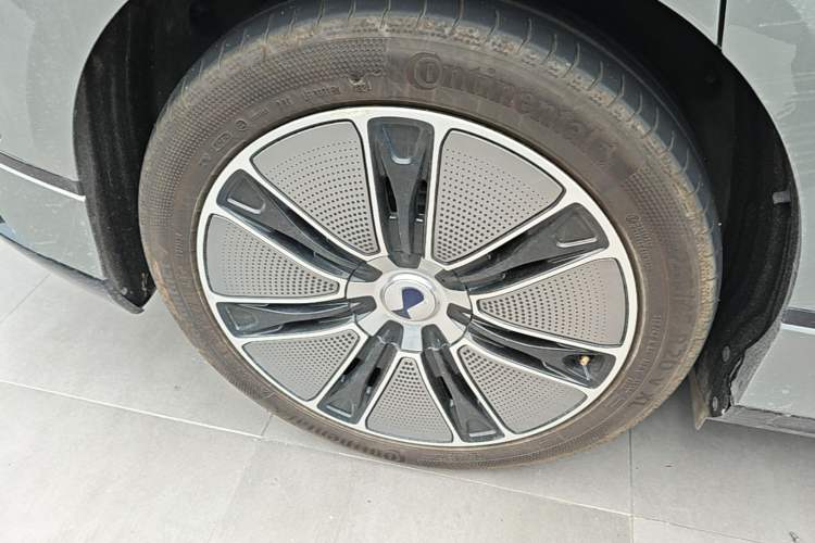Used Denza Z9GT 2024 1100 Four-Wheel Drive Max Edition Right Rear Wheel Hub